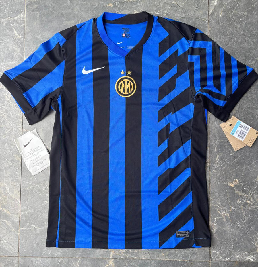 Modelo: FN8787-440. Primera equipación camiseta Inter de Milán Nike 2024/2025 a rayas azul y negro