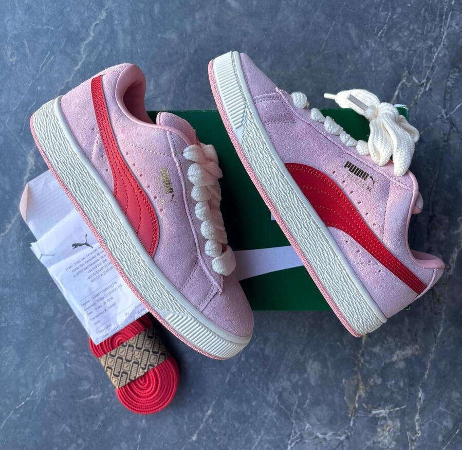 Modelo: 396577 53. Zapatillas Puma Suede XL color rosa claro con cordones anchos y banda blanca