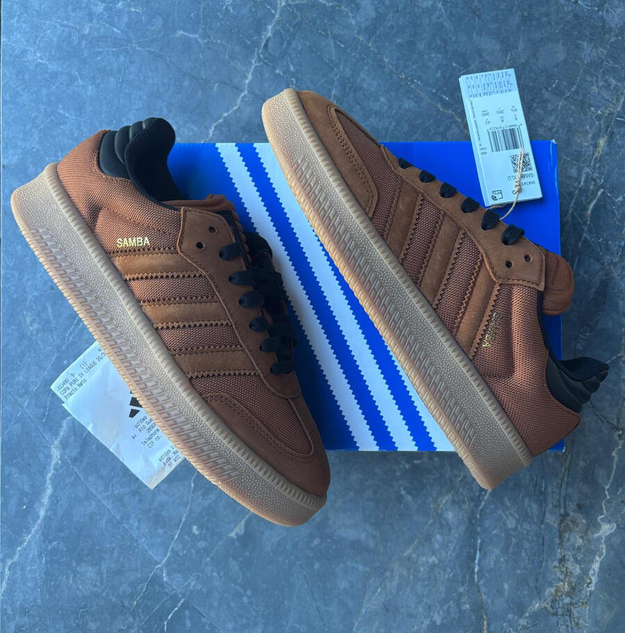 adidas SAMBA XLG apatillas Adidas Samba XLG totalmente nuevas a estrenar. La evolución más moderna de las Samba, destacando por su suela con volumen extra (chunky), en un elegante color marrón de ante con bandas oscuras. 100% originales con sus etiquetas y caja original.