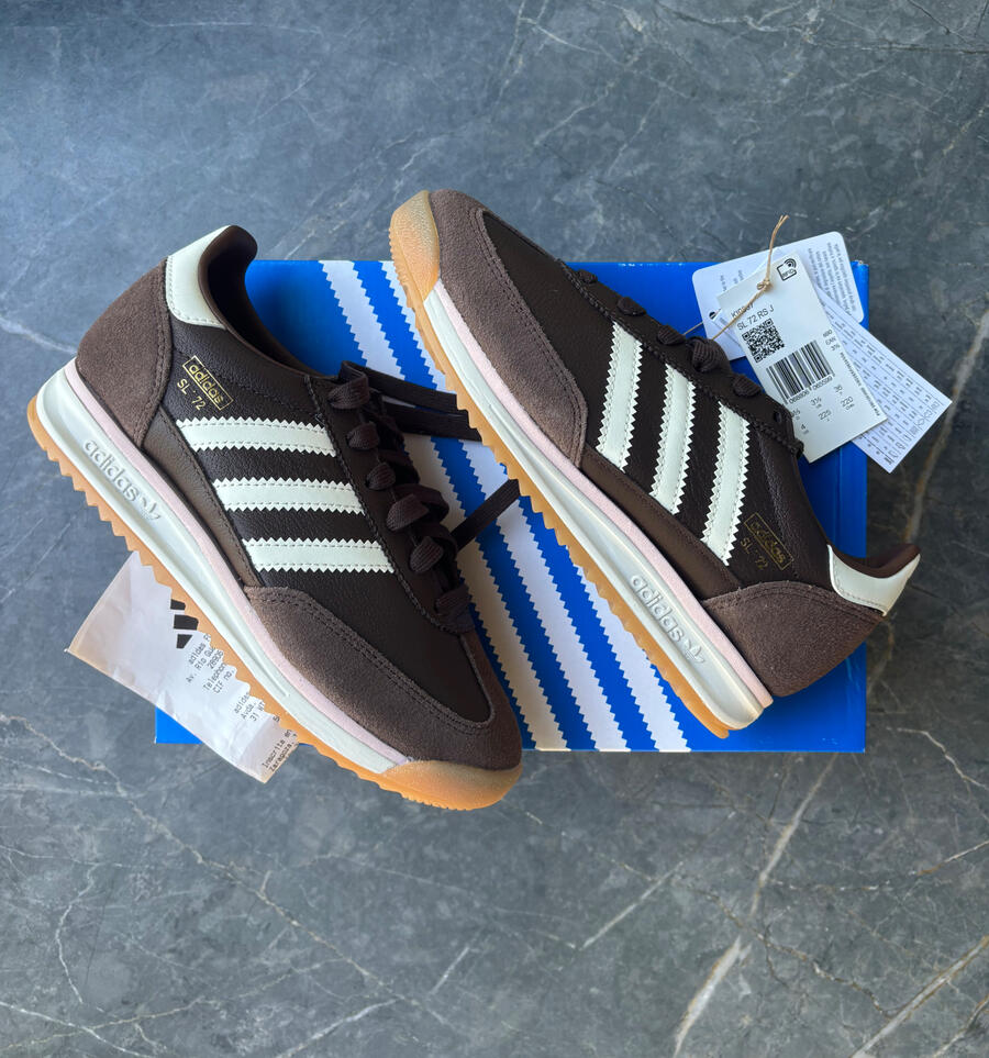 Modelo: KI0537. Zapatillas Adidas sl 72 rs "marrones" color marrón y blanco roto con suela retro