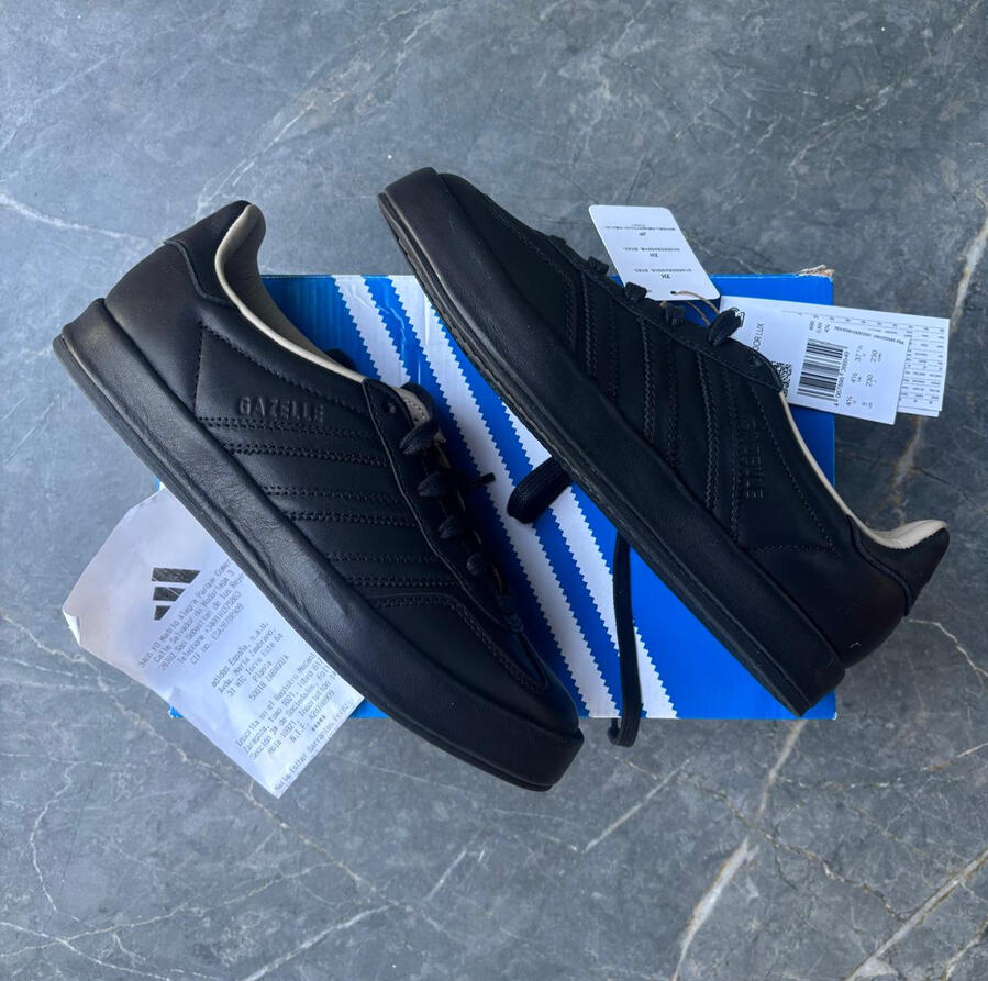 Modelo: JH5415. Zapatillas Adidas Gazelle Indoor Lux color negro completo Triple Black