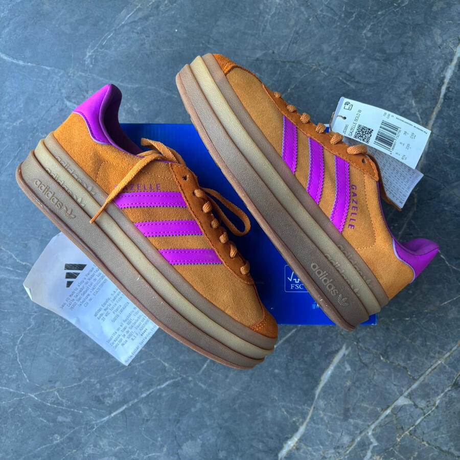 Modelo: JS3895.Zapatillas con plataforma Adidas Gazelle Bold color marrón caramelo con franjas moradas